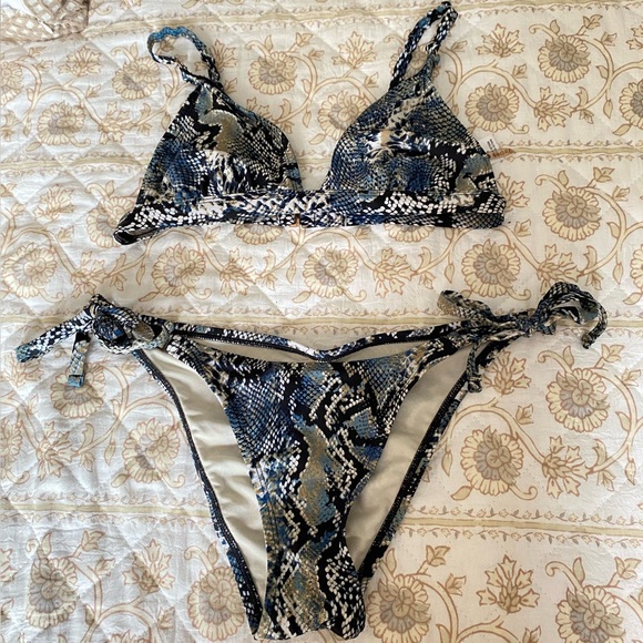 Shade & Shore Two Piece Scrunchie Bottoms Snakeskin Print Bikini — Women’s S - Picture 4 of 7